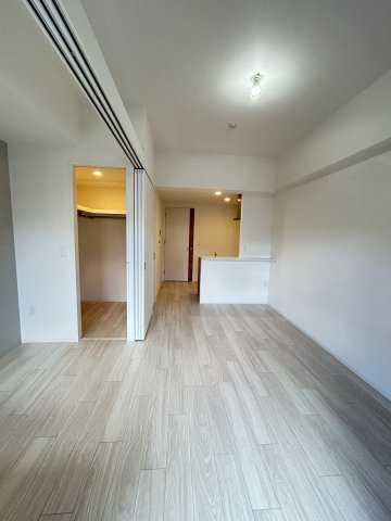 セレニテ西元町アリエの居間・リビング