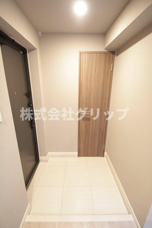 ラティエラ西横浜の玄関
