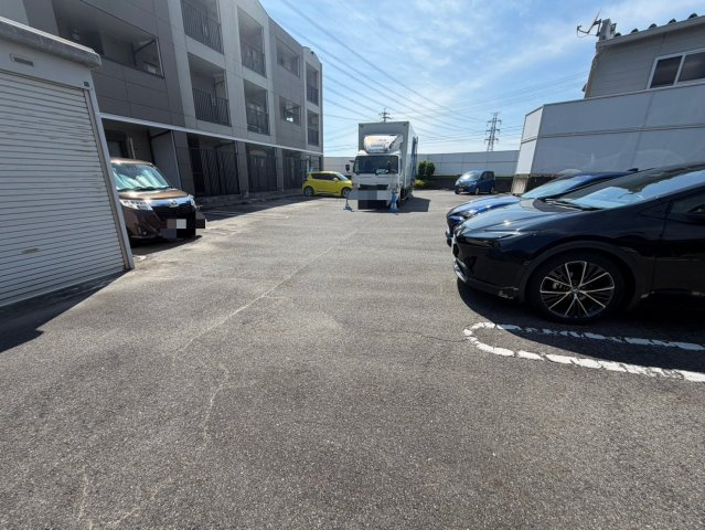 アンソレイエの駐車場