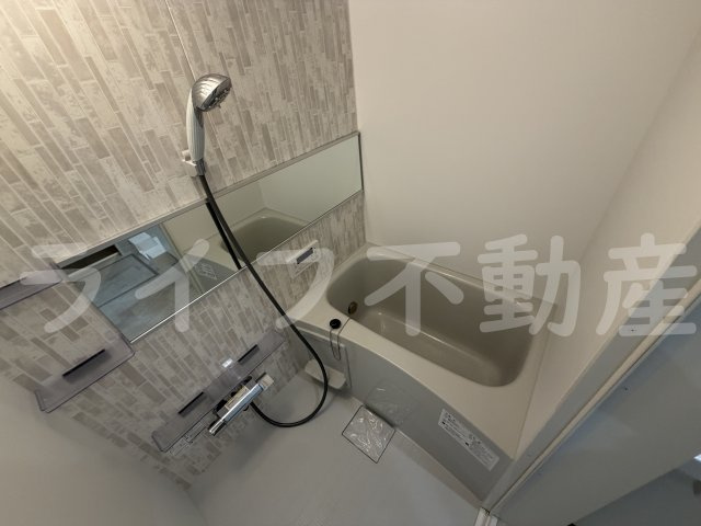 グラシアスコート荒本の浴室