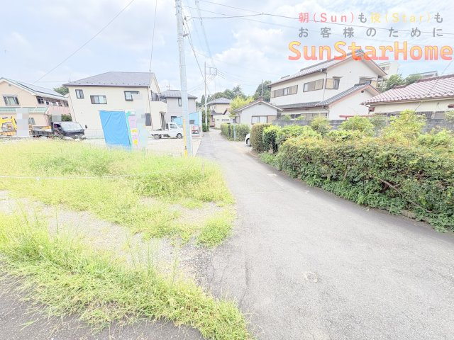 【サンスターホーム】青梅市師岡町1丁目　新築戸建A号棟の前面道路含む現地写真