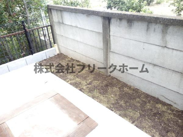 武蔵野市境４丁目のアパートの庭