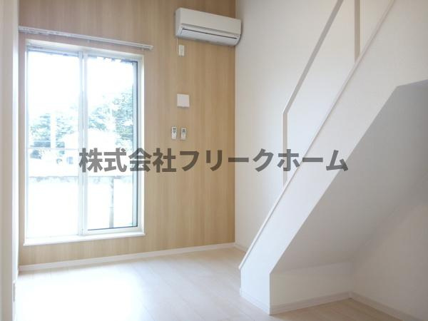 武蔵野市境４丁目のアパートの居間・リビング