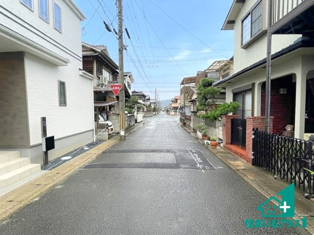 ★24(土)25(日)現地見学可能！★八幡市川口東扇　限定1邸の前面道路含む現地写真|周辺は閑静な住宅街！前面道路広々で車の出し入れも便利です。駐車が苦手な方でも安心して車庫入れできます！