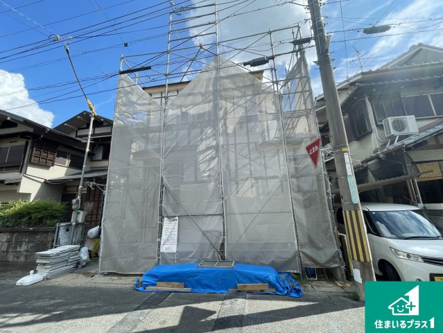 八幡市川口東扇　新築一戸建ての外観|周辺は落ち着いた街並みの住宅地！子育てがしやすい住環境です！まだ未完成ですが、現地でしかわからない事もございます。是非一度ご覧ください。
