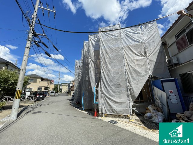 八幡市川口東扇　新築一戸建ての前面道路含む現地写真|現在建築中！落ち着いた街並みで新生活を始めることが出来そう！周辺の物件も併せてご紹介させて頂きます！