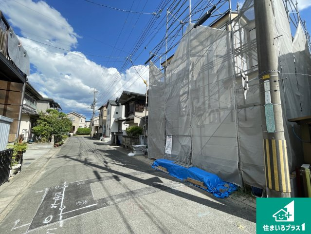 八幡市川口東扇　新築一戸建ての前面道路含む現地写真|周辺は落ち着いた街並みの住宅地！子育てがしやすい住環境です！まだ未完成ですが、現地でしかわからない事もございます。是非一度ご覧ください。