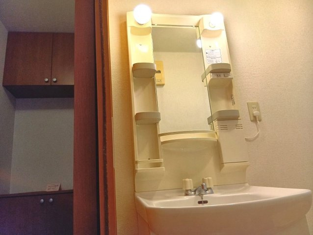 フローラ四月田A棟の独立洗面台|使いやすい独立洗面台です
