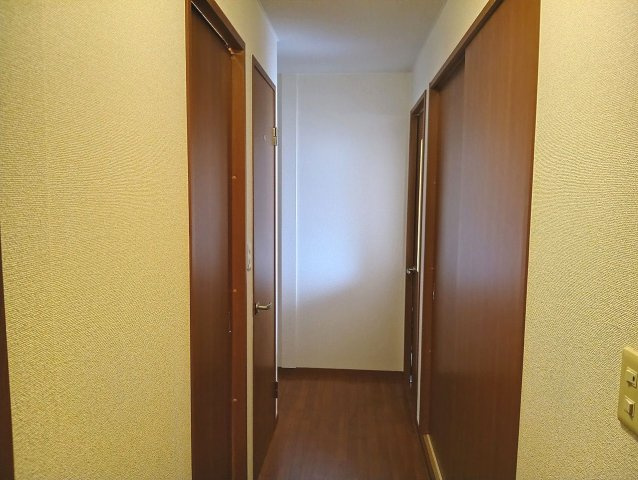 フローラ四月田A棟の内装|明るい色調の室内です