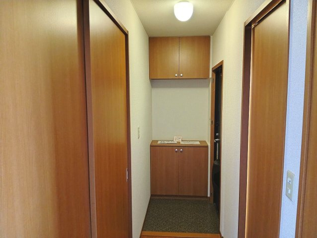フローラ四月田A棟の玄関|明るい玄関です