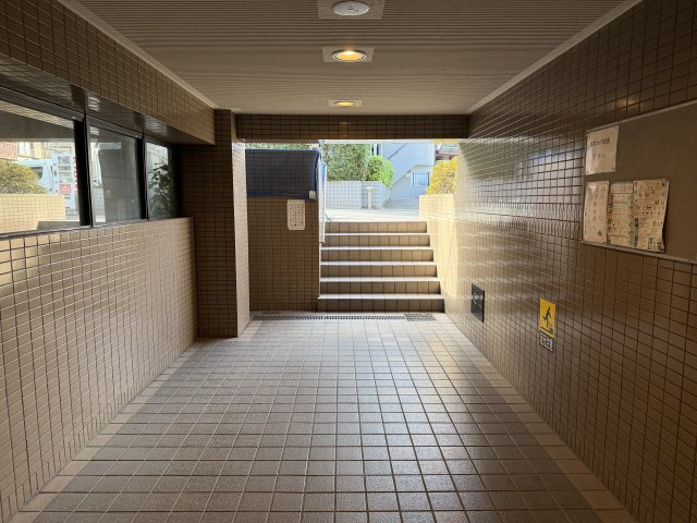練馬区上石神井４丁目の賃貸マンションのエントランス