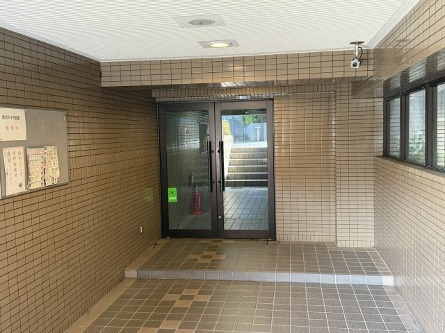 練馬区上石神井４丁目の賃貸マンションのエントランス