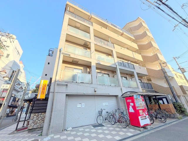 シェルマンド淡路の外観