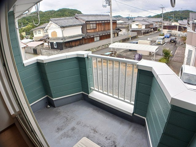 【バルコニー】 | シュテルン | 外からの目が気にならないバルコニーで洗濯物が干せます