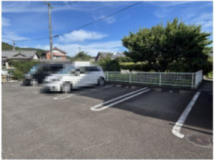 ミルフィーユの駐車場