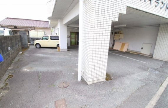 ハイランド松ヶ枝の駐車場