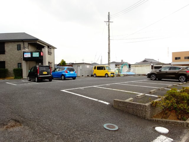 グランシャリオB棟の駐車場