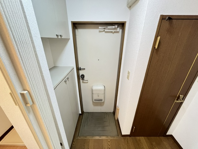 グランシャリオB棟の玄関