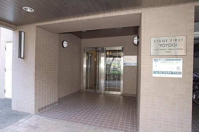 ステージファースト代々木のエントランス