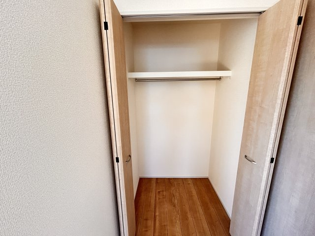 【ブルーミングガーデン】壬生町幸町3丁目 全2邸の収納|〇2号棟・6.14帖洋室〇
全居室便利な収納付き☆しっかり収納して、すっきりとお部屋を使えます。暮らしにちょうどいい収納力です！
※2026年10月撮影