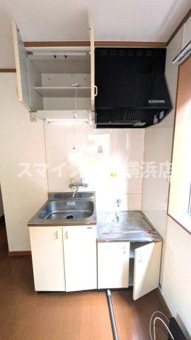 横浜市神奈川区斎藤分町のアパートのキッチン