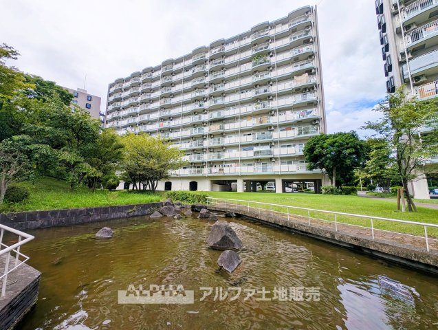 西武拝島ハイツ4号棟の外観|おしゃれな外観です