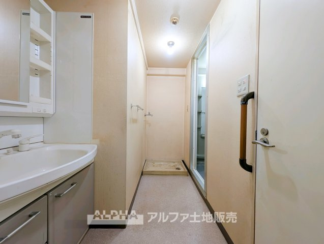 西武拝島ハイツ4号棟の独立洗面台|独立洗面台で身支度をすべて済ませてしまいましょう