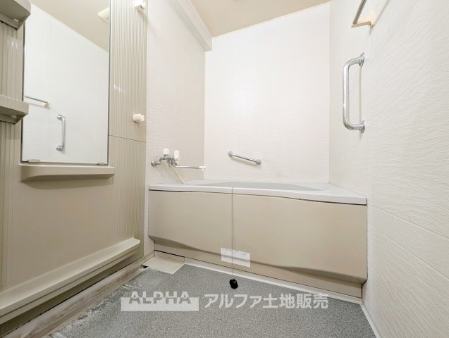 西武拝島ハイツ4号棟の浴室|コンパクトで使いやすいお風呂です