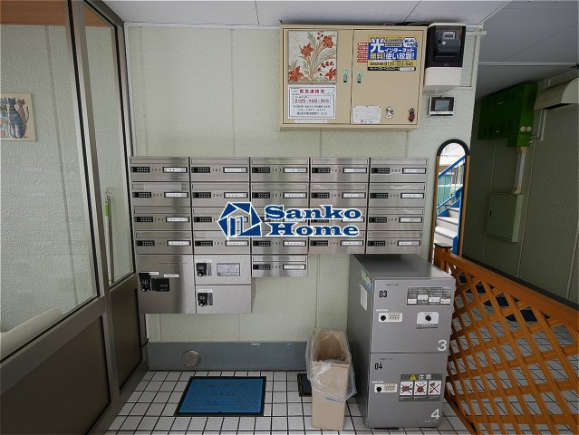 ジュネス３３Aのロビー