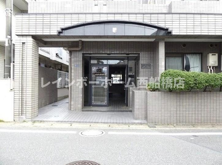 ローズガーデン36番館のエントランス