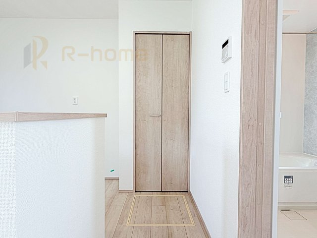 水戸市見川3丁目　新築戸建て　A号棟の収納|キッチンパントリーとしても活用できる収納！リビングに物を出さず、綺麗を保てそうですね♪