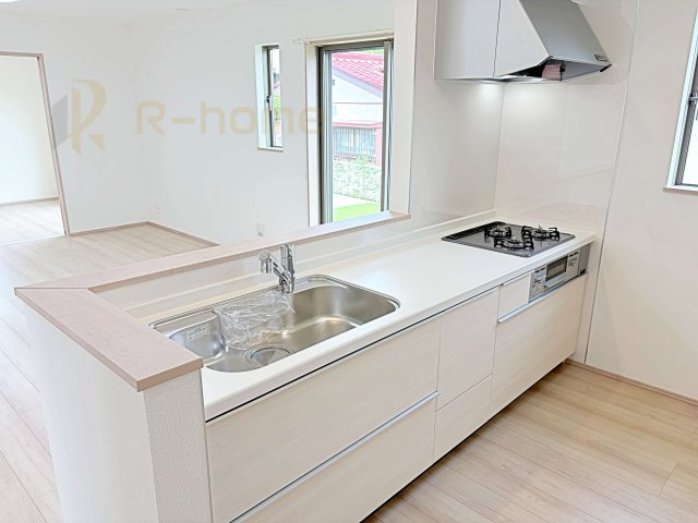 水戸市見川3丁目　新築戸建て　A号棟のキッチン|料理をしながら家族とコミュニケーションが取れる対面式システムキッチン。料理をしながら家族とコミュニケーションが取れる対面式システムキッチン。