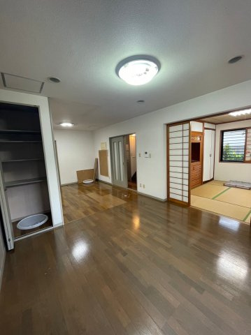 奥山氏貸家のロビー