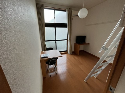 【居間・リビング】 | レオパレスパピー北浦Ⅰ | 2階は絨毯仕様