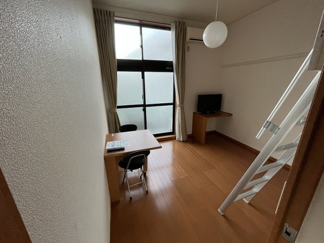【居間・リビング】 | レオパレスパピー北浦Ⅰ | 2階は絨毯仕様