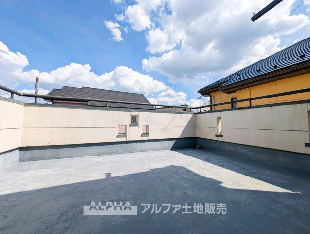 武蔵村山市神明二丁目　リフォーム中古一戸建てのバルコニー|陽当たり良好なバルコニーです