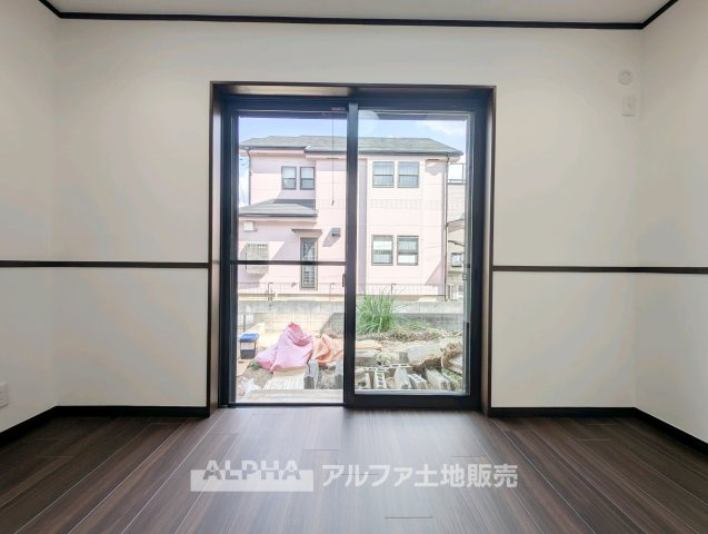 武蔵村山市神明二丁目　リフォーム中古一戸建ての居間・リビング|ゆったり過ごせるリビングです
