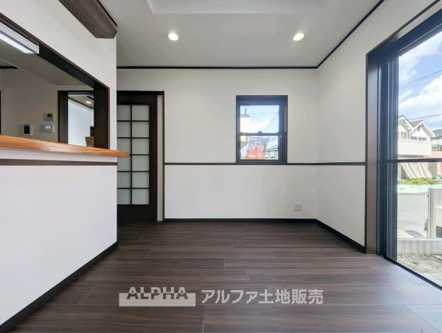 武蔵村山市神明二丁目　リフォーム中古一戸建ての居間・リビング|ゆったりとしたリビングです
