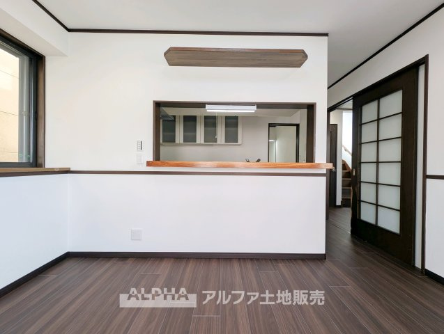 武蔵村山市神明二丁目　リフォーム中古一戸建ての居間・リビング|ゆったり過ごせるリビングです