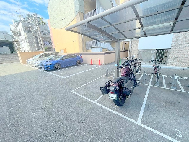サンレムート.新大阪EASTの駐車場