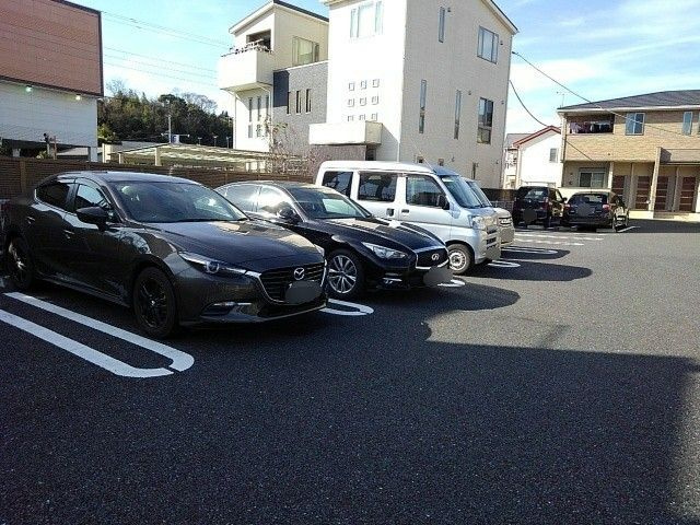 サクラ・ノーブルの駐車場