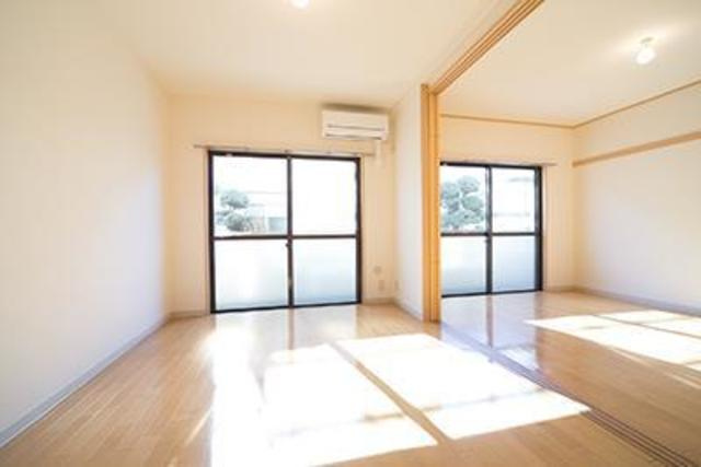 ロイヤルハウスＫ－ＴＷＯの居間・リビング|※写真は同タイプ住戸です。
