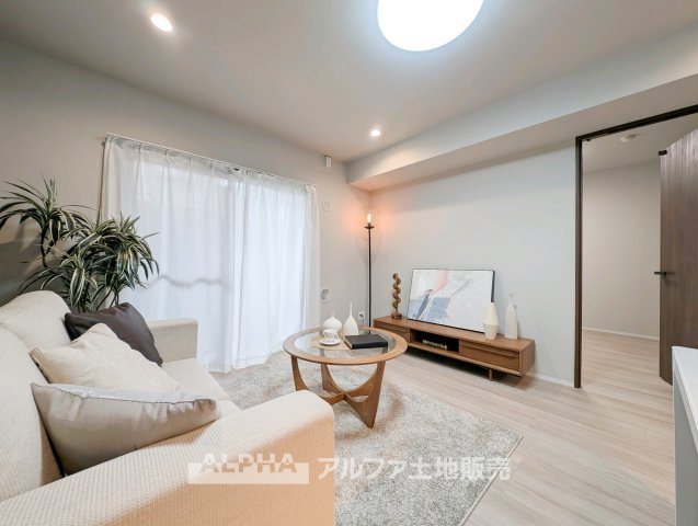 ネクステージ小平の居間・リビング|こちらの居間で趣味の時間をお楽しみください