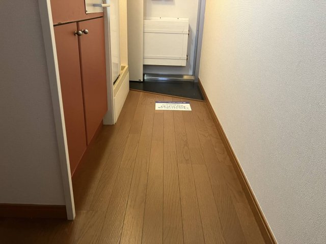 レオパレスアルシオネ飛路の玄関