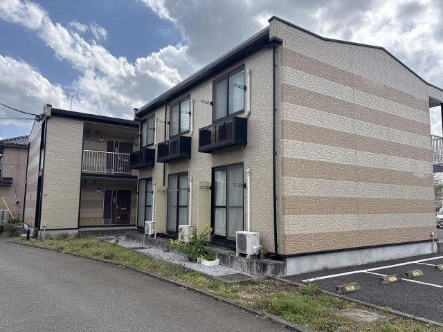 レオパレスシンメイハイツ１の外観