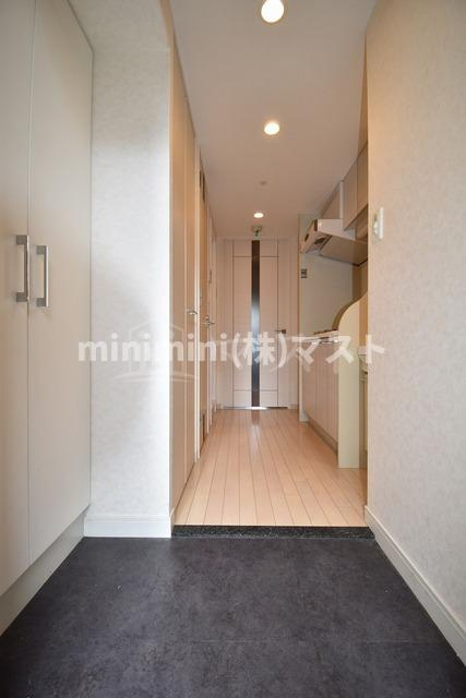 プレサンス上町台東平の玄関