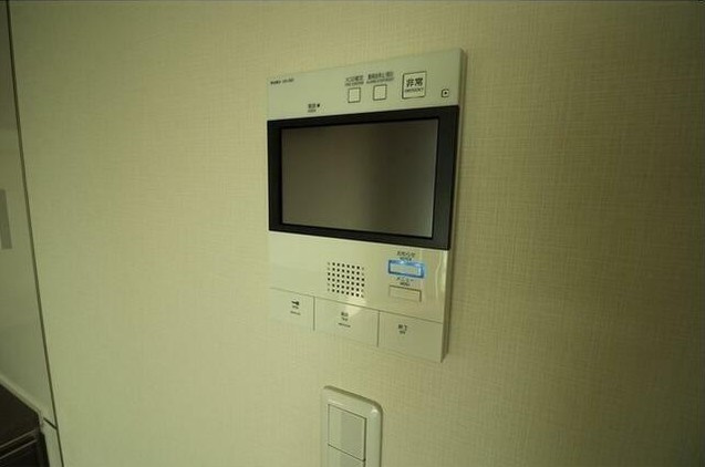 【セキュリティ】 | コンフォリア新中野 | モニター付きオートロックで防犯面も安心です！