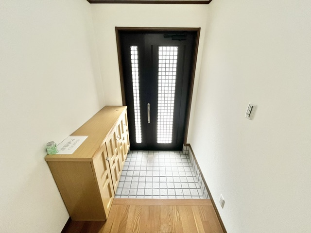 西板持町7丁目貸家の玄関