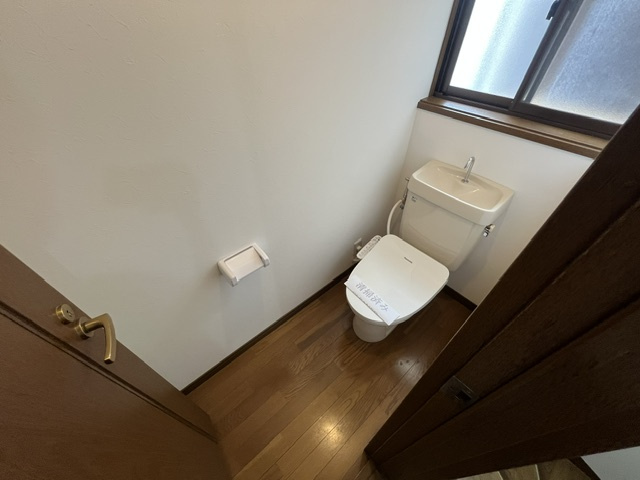 西板持町7丁目貸家のトイレ