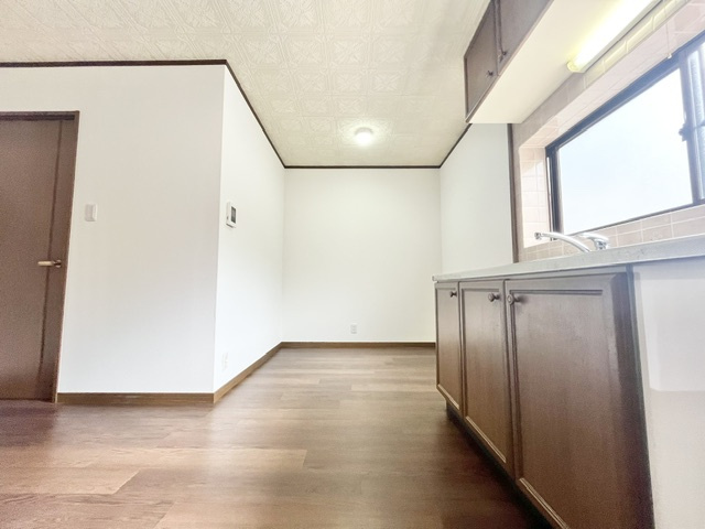 西板持町7丁目貸家の居間・リビング